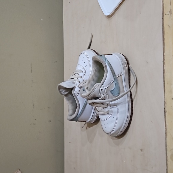 Sneakers - Picture 3 of 4